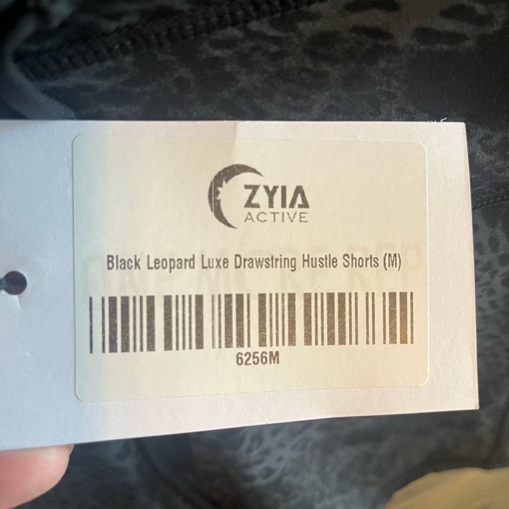 🖤 𝐙𝐘𝐈𝐀 NWT 𝐁𝐥𝐚𝐜𝐤 𝐋𝐞𝐨𝐩𝐚𝐫𝐝 𝐏𝐨𝐜𝐤𝐞𝐭 𝐃𝐫𝐚𝐰𝐬𝐭𝐫𝐢𝐧𝐠 𝐋𝐮𝐱𝐞 𝐇𝐮𝐬𝐭𝐥𝐞 𝐒𝐡𝐨𝐫𝐭𝐬 - 𝟐 - Picture 7 of 8